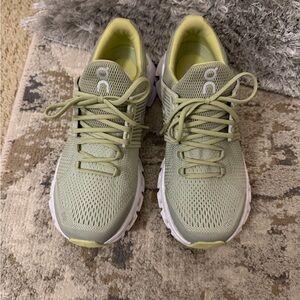 On Running Women's Lightweight Trainers in Sage Green